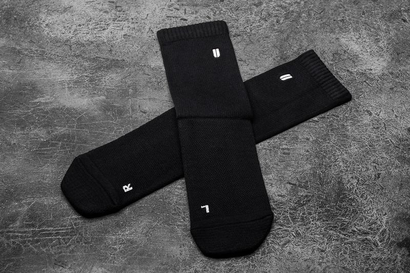 Men\'s Nobull Crew Socks Black / White | SG D2598F